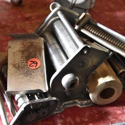 B Lot 29: Vintage Pasta Maker