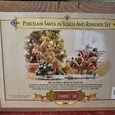 B Lot 30: Boxed Holiday Porcelain set