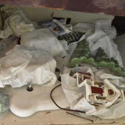 B Lot 32: Lit Ceramic Town