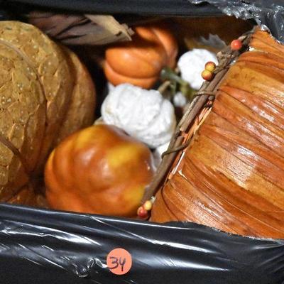B Lot 34: Lot of Pumpkins and Autumn Garland
