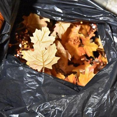 B Lot 34: Lot of Pumpkins and Autumn Garland