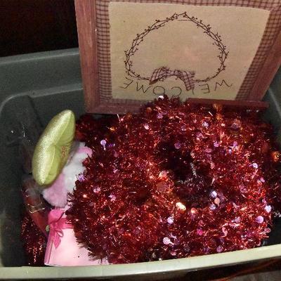 B Lot 38: Box Lot of Valentine's DÃ©cor