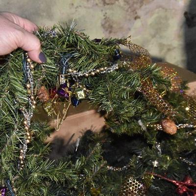 B Lot 39: Box of Holiday Garland