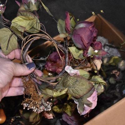 B Lot 40: Lot of Floral DÃ©cor