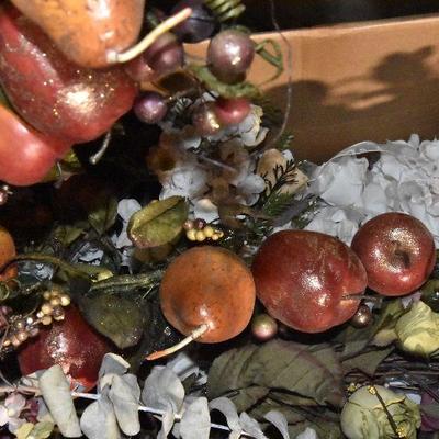 B Lot 40: Lot of Floral DÃ©cor