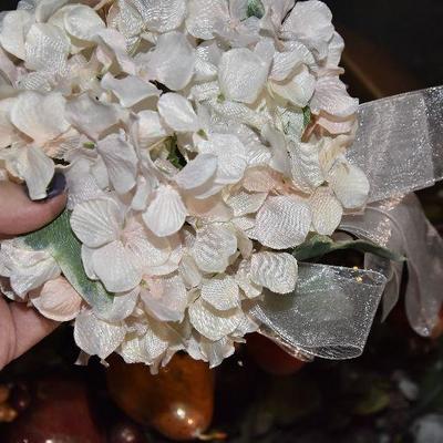 B Lot 40: Lot of Floral DÃ©cor