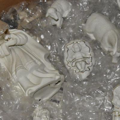 B Lot 42: Porcelain with Silver Nativity