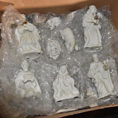 B Lot 42: Porcelain with Silver Nativity