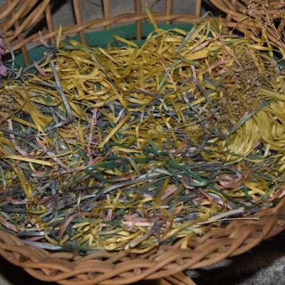 B Lot 49: Lot of Easter Eggs and Baskets