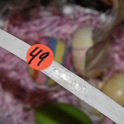 B Lot 49: Lot of Easter Eggs and Baskets