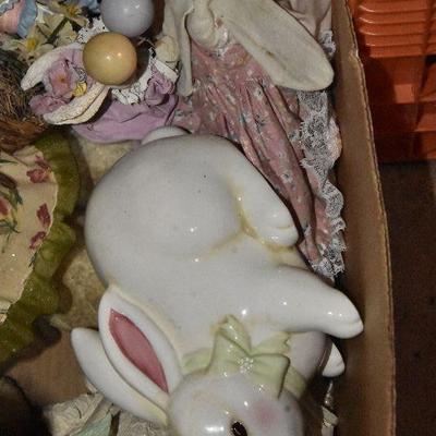 B Lot 50: Box of Easter Bunnies
