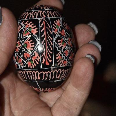 B Lot 53: Basket of Handpainted and Marble Eggs