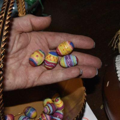 B Lot 54: Basket of Handpainted Mini Eggs