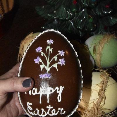 B Lot 55: Lot of Large Ceramic Easter Eggs