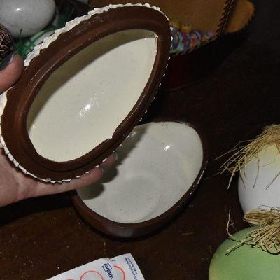 B Lot 55: Lot of Large Ceramic Easter Eggs