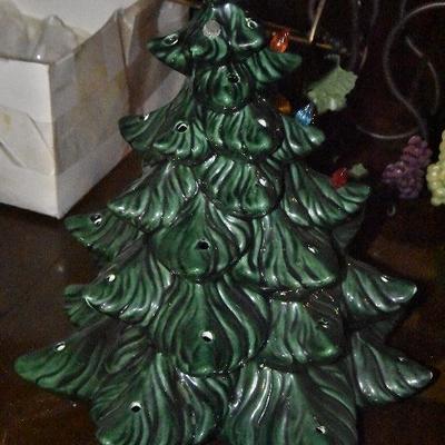 B Lot 57: Vintage Lit Ceramic Christmas Tree