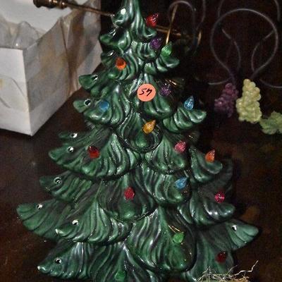 B Lot 57: Vintage Lit Ceramic Christmas Tree