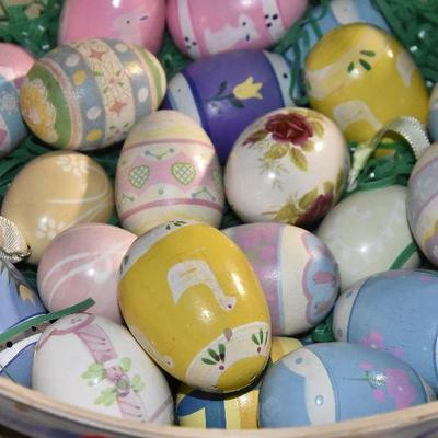 B Lot 59: Basket of Painted Eggs
