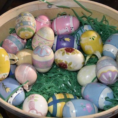 B Lot 59: Basket of Painted Eggs