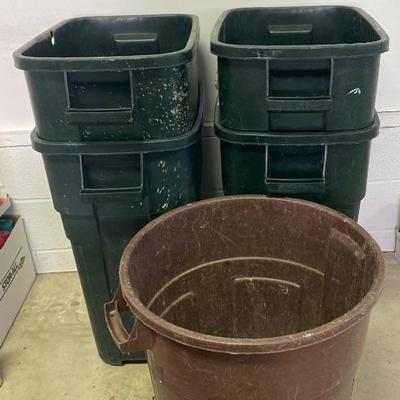 Lot # 304  Lot of  5 garbage cans 