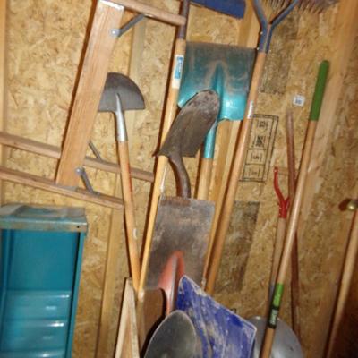 LOT 40  YARD AND GARDEN TOOLS