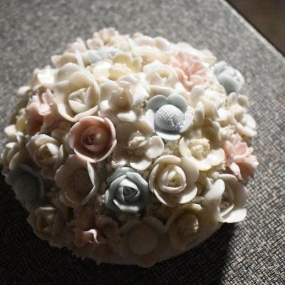 B Lot 157:  Decor