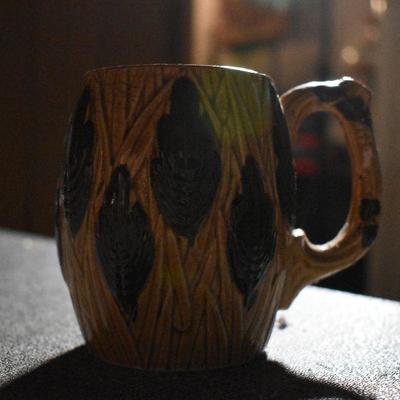 B Lot 155:  Vintage Mugs