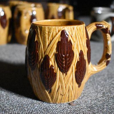 B Lot 155:  Vintage Mugs