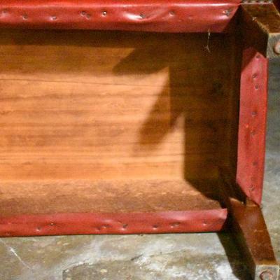 B Lot 64  Ottoman