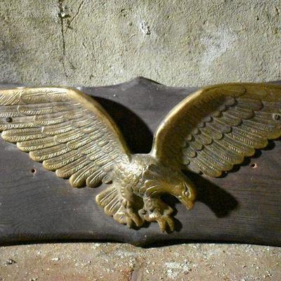 B  Lot 65  Metal Decor