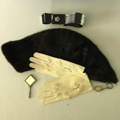 Lot 45 - Vintage Devitz Coat & Accessories