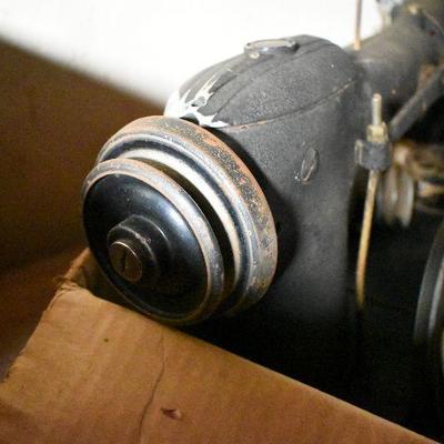 B Lot Basement:  Vintage Sewing Machine