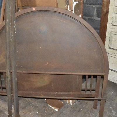 Up G Lot 7: Antique Metal Full Bed Frame