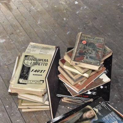 Up G Lot 10: Lot of Vintage Books