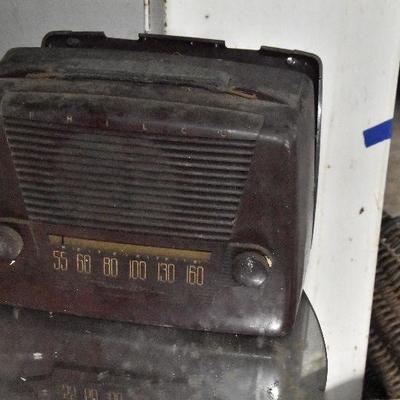 Up G Lot 12: 3 Vintage Radios