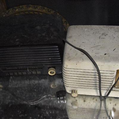 Up G Lot 12: 3 Vintage Radios