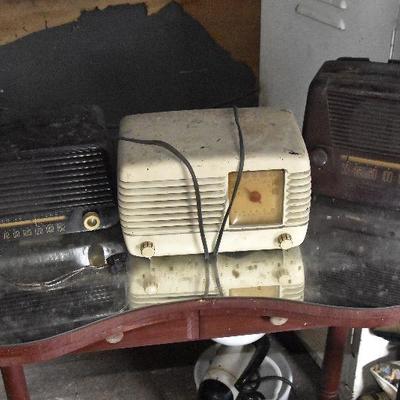 Up G Lot 12: 3 Vintage Radios
