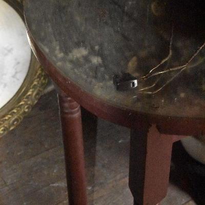 Up G Lot 13: Vintage Dressing Table with Mirror Top
