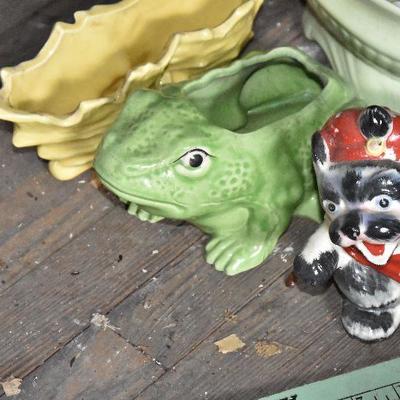 Up G Lot 23: Lot of Vintage Planters