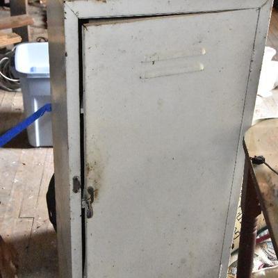 Up G Lot 24: Vintage Metal Foot Locker