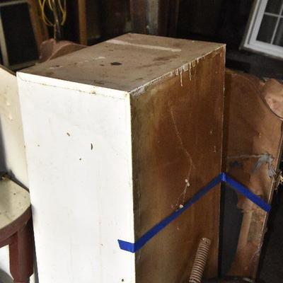 Up G Lot 24: Vintage Metal Foot Locker