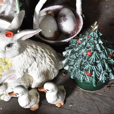 Up G Lot 27: Lot of Holiday