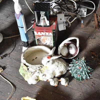 Up G Lot 27: Lot of Holiday