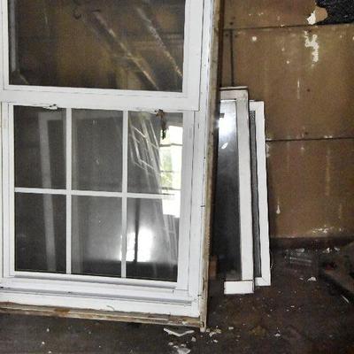 Up G Lot 34: Windows