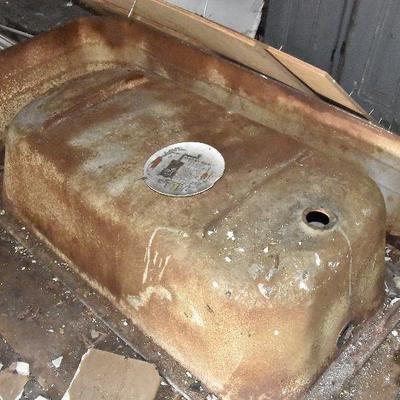 Up G Lot 40: Enameled Cast Iron Tub