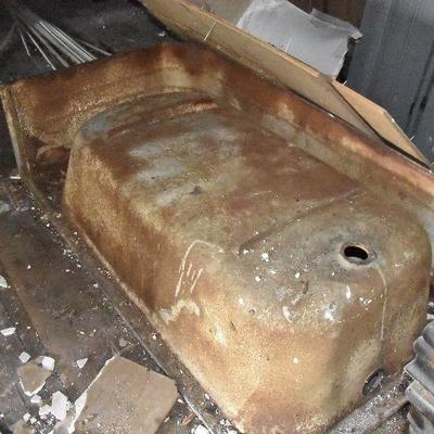 Up G Lot 40: Enameled Cast Iron Tub