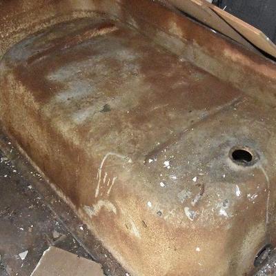Up G Lot 40: Enameled Cast Iron Tub