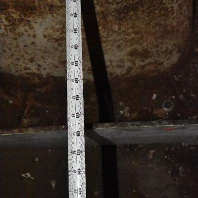 Up G Lot 40: Enameled Cast Iron Tub