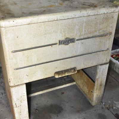 G Lot 50: Vintage Ironrite Industrial Iron