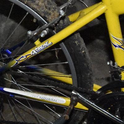 G Lot 53: Huffy Stone Mountain Bike